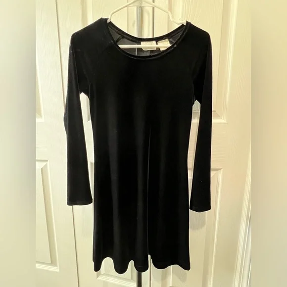 Black dress - Picture 3 of 4